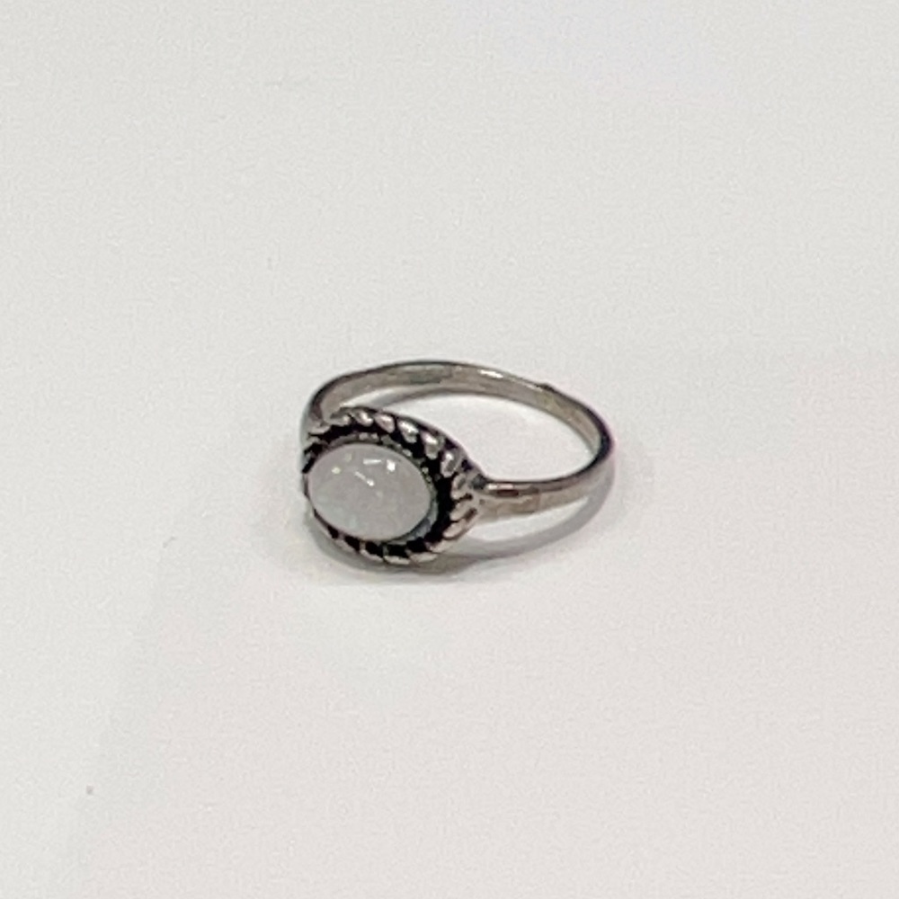Bohemian Vintage Like Ivory Faux Stone Silver plated Ring Size 6.5 - Picture 3 of 4